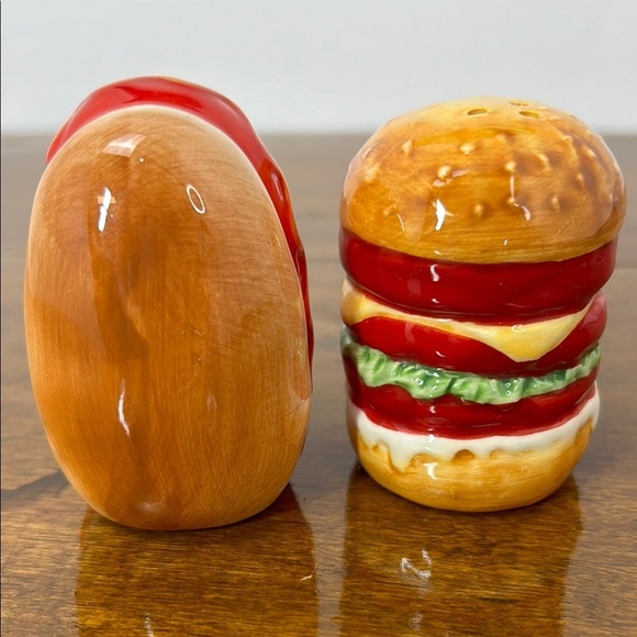 Hot Dog and Burger Salt and Pepper Shakers Kitchen Housewares Table Eat Food BBQ - Picture 3 of 7